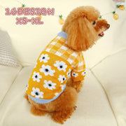 ペットウェア ペット服 犬 小型犬 中型犬 猫 ドッグウェア キャットウェア ペット用品 ニット セーター 上着 チェック柄 格子柄 花飾り 花柄 トナカイ ナチュラル スナップボタン かわいい おしゃれ 上品 お出かけ お散歩 防寒対策 赤 黄