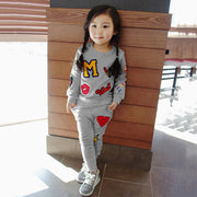 セットアップ 上下セット スウェット ジャージ 子供服 キッズ ベビー トレーナー 長ズボン ロングパンツ こども服 春 秋 冬 クルーネック 長袖 プルオーバー ワッペン刺繍 スウェットパンツ ルームウェア 部屋着 女の子 男の子 男児 女児 幼児 可愛い おしゃれ カジュアル 80cm 90cm 100cm 110cm 120cm 130cm 140cm