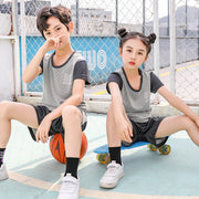 セットアップ 上下セット 2点セット Tシャツ タンクトップ ハーフパンツ 半ズボン キッズ ジュニア 子供服 子ども服 男の子 女の子 お揃い ペアルック 半袖 ノースリーブ 丸首 ラウンドネック クルーネック プルオーバー ゴムウエスト ショート丈 スポーティ 数字 ユニフォーム風 グレー ピンク オレンジ 可愛い キュート おしゃれ 夏