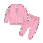 セットアップ 上下セット ジップアップパーカー ロングパンツ 子供服 ベビー キッズ 赤ちゃん 男の子 女の子 ジャージ スポーツウェア 長ズボン ジョガーパンツ 長袖 サイドライン ロゴ 運動 おけいこ おしゃれ スポーティー カジュアル