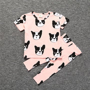 子供用パジャマ ルームウエア 部屋着 上下セットアップ 半袖Tシャツ カットソー ロングパンツ レギンス キッズ ベビー 子ども服 寝巻き 寝間着 トップス ボトムス レギパン 長ズボン ラウンドネック 丸首 セットインスリーブ 普通袖 プルオーバー 英字ロゴ プリント 犬 シンプル カジュアル ポップ おしゃれ かわいい リラックス 女の子 男の子 幼児 ボーイズ ガールズ