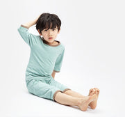 ルームウェア 部屋着 パジャマ 上下 セットアップ キッズ 子供服 春夏 薄手 無地 7分袖 半袖 半ズボン 7分丈 寝巻き 寝間着 ナイトウェア トップス Tシャツ プルオーバー ボトムス ショートパンツ ハーフパンツ 短パン クロップドパンツ ラウンドネック 丸首 ウエストゴム バイカラー シンプル カジュアル ジュニア 子ども こども 幼児 女の子 男の子 秋