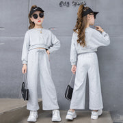 セットアップ 上下 子供服 長袖トレーナー ショート丈 ワイドパンツ 長ズボン キッズ 女の子 スウェット ゆったり カジュアル 部屋着 ルームウェア トップス プルオーバー ボトムス ロングパンツ ガウチョパンツ スカンツ スカーチョ 9分丈 丸首 ウエストゴム ポケット 無地 シンプル おしゃれ ストリート ヒップホップ ダンス 子ども こども ジュニア 幼児 男の子 春秋