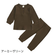 パジャマ 上下セット ルームウェア 子供服 キッズ用 長袖 プルオーバー ロングパンツ 長ズボン 丸首 ボタン 裾リブ リブ生地 ウエストゴム 男の子 女の子 寝間着 部屋着 ナイトウェア シンプル 無地 ソリッドカラー ワンカラー ラウンドネック リラックスウェア 70cm 80cm 90cm 100cm