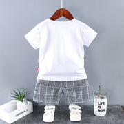 セットアップ 上下 2点セット キッズ ベビー 子供 男の子 トップス ボトムス カットソー Tシャツ 重ね着風 ベスト風 蝶ネクタイ 半袖 ラウンドネック 半ズボン チェック柄 格子柄 お洒落 お出かけ フォーマル 男児 子供服