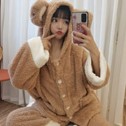 ルームウェア 上下セット レディース セットアップ ２点セット パジャマ 長袖 トップス 長ズボン フード付き 耳付き クマモチーフ 熊 アニマル 部屋着 女性 コスプレ もこもこ ふわふわ ボア 暖かい 前開き 前ポケット 可愛い かわいい