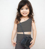 セットアップ 上下 2点セット キッズ ベビー 子供 女の子 ノースリーブ 袖なし ワンショルダー タンクトップ ショート丈 ハーフパンツ 半ズボン ウエストゴム 無地 シンプル ルームウェア カジュアル トップス ボトムス 子供服