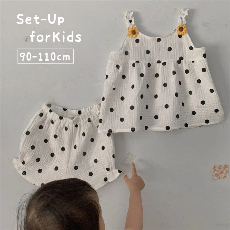 セットアップ 上下セット キャミソール ショートパンツ 2点セット キッズ 子供服 ベビー 赤ちゃん 女の子 トップス ボトムス ノースリーブ Uネック 袖なし ギャザー 水玉 ドット ひまわり ウエストゴム ブルマパンツ キュート ガーリー おしゃれ かわいい お出かけ 夏 白