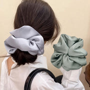 シュシュ バンスクリップ 2点セット レディース 女性 ヘアアクセサリー 大きめ 大ぶり 光沢 サテン調 透明感 ヘアクリップ 髪留め 髪飾り まとめ髪 ヘアアレンジ きれいめ 上品 おしゃれ 涼しげ