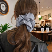 シュシュ バンスクリップ 2点セット レディース 女性 ヘアアクセサリー 大きめ 大ぶり 光沢 サテン調 透明感 ヘアクリップ 髪留め 髪飾り まとめ髪 ヘアアレンジ きれいめ 上品 おしゃれ 涼しげ