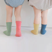 靴下 クルーソックス 3足セット ベビー 赤ちゃん キッズ 子供 女の子 男の子 レッグウェア くつ下 無地 滑り止め ファッション小物 単色 シンプル かわいい ナチュラル おしゃれ カジュアル 定番 着回し お出かけ 運動 通園 通学 ピンク 白 黄 青 緑 灰