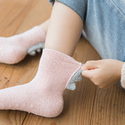 クルーソックス ベビー キッズ 子供用 靴下 くつ下 コーラルフリース 恐竜 可愛い 滑り止め 厚手 防寒 保温 暖かい 秋冬 起毛 フロアソックス 伸縮性 かわいい おしゃれ お洒落 子ども こども 幼児 乳児 赤ちゃん 女の子 男の子 ガールズ ボーイズ 春