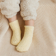 靴下 クルーソックス くつ下 ベビー キッズ 乳児 幼児 子供 ふわふわ ボア 厚手 ふわふわ 滑り止め付き 防寒 あったか 暖かい ルームソックス クルー丈 ファッション小物 単色 カラバリ豊富 かわいい キュート 秋冬 おしゃれ 黒 白 青 ピンク 灰 キャメル 紫 黄 ベージュ