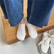 ソックス レディース くるぶし アンクル ショート丈 フットカバー 女性 靴下 くつ下 フットウェア エンボス アラン模様 編み柄 シンプル かわいい 大人可愛い おしゃれ カジュアル おでかけ ブラック 黒 ホワイト 白 グレー オフホワイト 大人 おとな 普段使い オールシーズン 春 秋 夏 冬