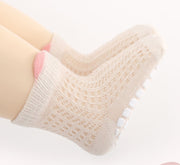 靴下 くつ下 ベビーソックス ベビー 赤ちゃん キッズ 子ども レッグウェア クルーソックス メッシュ 滑り止め 耳付き 通気性 滑りにくい 無地 かわいい おしゃれ 定番 ベーシック 白 ピンク 灰 黄 緑