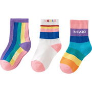 靴下 クルーソックス 3足セット キッズ 子ども 男の子 女の子 ショートソックス くつした ボーダー しましま レインボーカラー 虹 ストライプ 英字入り 柄違い 色違い かわいい 着回し 定番 おしゃれ かっこいい カジュアル お出かけ 通園 カラバリ豊富 カラフル 青 ピンク 黄 紫 橙 赤 緑