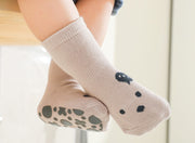 クルーソックス ベビー キッズ 赤ちゃん 女の子 男の子 靴下 くつした 滑り止め付き 防滑 総柄 ボーダー しましま 水玉 ドット ブルー カーキ かわいい キュート カジュアル ポップ おしゃれ
