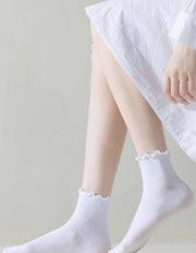 クルーソックス 1足 単品 レディース 女性 婦人 靴下 くつ下 メロウフリル リブ 無地 単色 ホワイト ブラック オフホワイト かわいい おしゃれ シンプル フェミニン ガーリー
