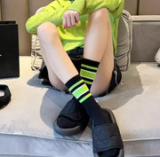 クルーソックス 靴下 くつ下 レディース 女性 婦人 レッグウェア クルー丈 ライン ボーダー かわいい カジュアル スポーティ おしゃれ シンプル お出かけ 通学 運動 黒 白 青 ピンク 緑