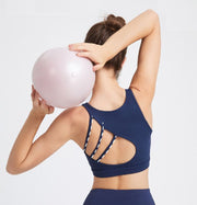 ヨガウェア スポーツウェア トップス ブラ パッド入り フィットネスウェア レディース 女性 婦人 ハーフトップ アシンメトリー バックコンシャス スポーツブラ シンプル スタイリッシュ ジム ヨガ フィットネス