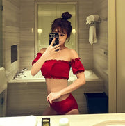 水着 上下セット 2点セット セパレート レディース スイムウェア オフショル ギャザー ハイウエスト パッド入り リブ フリル 無地 シンプル 体系カバー かわいい 大人可愛い フリフリ セクシー ラブリー キュート レッド 赤 ブラック 黒  S M L XL  リゾート 水泳 プール 海水浴 ビーチ 水遊び オシャレ 海外セレブ M L XL