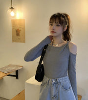 カットソー レディース 女性 トップス 長袖 丸首 ラウンドネック プルオーバー カットアウェイショルダー アシンメトリー 左右非対称 無地 グレー ブラック シンプル カジュアル フェミニン セクシー 大人女子 春 秋
