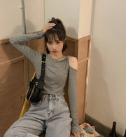 カットソー レディース 女性 トップス 長袖 丸首 ラウンドネック プルオーバー カットアウェイショルダー アシンメトリー 左右非対称 無地 グレー ブラック シンプル カジュアル フェミニン セクシー 大人女子 春 秋