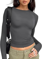 長袖Tシャツ ロングTシャツ レディース 女性 トップス ラウンドネック 丸首 フィット 短め シンプル 単色 無地 着回し ロンティー
