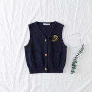 ベスト ニット 前開き キッズ 子供服 男の子 女の子 チョッキ Vネック ロゴ 刺繍 ボタン 男女兼用 おしゃれ 可愛い 無地 式服 通園 通学 通学着  80 90 100 110 120 130 140 ブラック ネイビー 入学式 卒業式 結婚式 発表会
