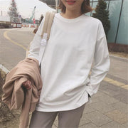長袖Tシャツ 長袖カットソー レディース トップス プルオーバー 丸首 ラウンドネック 丈長め 無地 柄なし シンプル 単色 着回し力あり 定番 オーソドックス おしゃれ かわいい カジュアル ラフ ブラック 黒 ホワイト 白 女性用 婦人用