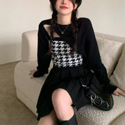 カーディガン ボレロ ショート丈 レディース 女性 婦人服 長袖 ミニ丈 前開き フリル 紐 薄手 ラウンドネック 単色 無地 羽織り アウター シンプル 着回し かわいい きれいめ おしゃれ ベーシック 定番 上品 お出かけ 通勤 黒 白 ピンク ベージュ 青 カーキ