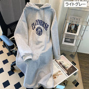 パーカーワンピース レディース 女性 長袖 ロング丈 プルオーバー フード付き フード紐 スリット フロントプリント ロゴ シンプル かわいい