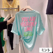 Tシャツ カットソー 半袖 レディース トップス ラウンドネック ドロップショルダー 英字ロゴ プルオーバー 婦人服 女性用 大きいサイズあり カジュアル ラフ お出掛け 部屋着 M L XL 2XL