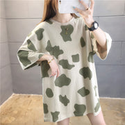 チュニックワンピース トレーナー レディース 女性 半袖 5分袖 トップス ラウンドネック ビッグシルエット ゆったり 牛柄 カウ 大きいサイズ プルオーバー おしゃれ ミニ丈 ドロップショルダー オーバーサイズ 着やせ 体系カバー カジュアル ラフ 婦人 丸首 クルーネック ホワイト 白 カーキ M L XL 2XL