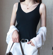ノースリーブニット サマーニット リブニット 薄手 タンクトップ レディース 女性 Vネック Vバック ノースリーブ 無地 単色 シンプル カジュアル トップス インナー プルオーバー 袖なし バックシャン デイリー 普段着 普段使い 着回し 合わせやすい 春 夏 秋 婦人用