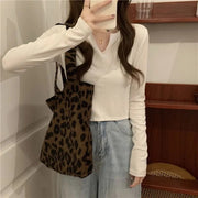 長袖Tシャツ カットソー レディース 女性 婦人 大きいサイズ クロップド Vネック 無地 単色 シンプル かわいい おしゃれ カジュアル