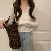 長袖Tシャツ カットソー レディース 女性 婦人 大きいサイズ クロップド Vネック 無地 単色 シンプル かわいい おしゃれ カジュアル
