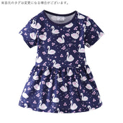 ワンピース キッズ 子供服 女の子 半袖 丸首 ラウンドネック クルーネック Aライン ミニ丈 フレア 総柄 白鳥 フラワー ブルー カジュアル かわいい キュート 春 夏