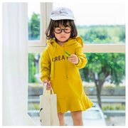 パーカーワンピース ミニワンピース 長袖 フード付き ミニ丈 ショート丈 子供服 キッズ スウェット スエット 裾フレア フリル 英字刺繍 シンプル かわいい カジュアル 女の子 女児 子供用 子ども服 こども服 80cm 90cm 100cm 110cm 120cm 130cm