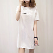 チュニック チュニックワンピ カットソー ワンピース Tシャツ 半袖 レディース トップス 丈長め サイドスリット 丸首 ラウンドネック 英語 英字 プリント ロゴ シンプル カジュアル 個性的 おしゃれ かわいい ブラック 黒 ホワイト 白 女性 デイリー 普段使い 大きいサイズ