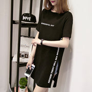 チュニック チュニックワンピ カットソー ワンピース Tシャツ 半袖 レディース トップス 丈長め サイドスリット 丸首 ラウンドネック 英語 英字 プリント ロゴ シンプル カジュアル 個性的 おしゃれ かわいい ブラック 黒 ホワイト 白 女性 デイリー 普段使い 大きいサイズ