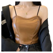 キャミソール ブラトップ レディース 女性 トップス ノースリーブ プルオーバー シャーリング バックレース カップ付き ノンワイヤー ショート丈 ハーフトップ フェイクレザー PUレザー 無地 ブラック ブラウン ホワイト シンプル クール かっこいい 可愛い キュート おしゃれ カジュアル パンク系 ロック系 春 夏