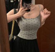 キャミソール ショート丈 レディース 女性 トップス インナー ノースリーブ 背中開き Uバック ドット柄 水玉模様 カジュアル おしゃれ かわいい 婦人服
