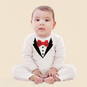 カバーオール フォーマル 長袖 長ズボン タキシード風デザイン 蝶ネクタイ ベビーウェア ベビー服 子供服 股下スナップボタン 結婚式 おしゃれ おめかし お出かけ 外出 パーティー イベント 可愛い かわいい 男の子 男児 赤ちゃん 幼児 児童 子ども服 こども服 70cm 80cm 90cm 95cm