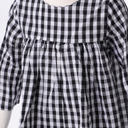 子ども用 子ども服 キッズ服 ベビー服 ワンピース 長袖 短め ショート丈 ミニ丈 ラウンドネック フリル フレア風 ギンガムチェック 黒 ブラック レッド 赤 可愛い 女の子 ガーリー 春 夏 秋 カントリーチック 森ガール ナチュラル オシャレ お出掛け お散歩 80 85 90 100 110 プレゼント ギフト オソロイコーデ ふたごコーディネート