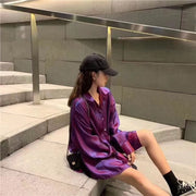 長袖シャツ レディース 女性 婦人 トップス サテン調 羽織り アウター ロングシャツ 前あき ボタン 大きいサイズ ゆったり ラフ 長め丈 体型カバー オーバーシャツ ビッグシルエット キラキラ 無地 袖ボタン 2XL 3XL かっこいい おしゃれ ガーリー シンプル 着回し ヘビロテ お出かけ イベント 紫 青