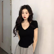 カットソー 半袖 Tシャツ レディース 女性 トップス Vネック ラウンドカット 無地 単色 シンプル 大きいサイズあり 着回し力 合わせやすい お洒落 お出かけ 普段使い 婦人服