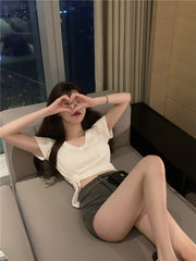 カットソー Tシャツ 半袖 レディース 女性 女子 大きいサイズ トップス プルオーバー Vネック 無地 薄手 サイドスリット 薄手 胸ポケット スリム フィット感 シンプル ベーシック カジュアル 春夏 着回し力 定番 ブラック ホワイト グレー 黒 白