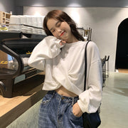 トレーナー トップス レディース 長袖 女性 ラウンドネック 裾変形 絞りデザイン ショート丈 へそ出し 大きサイズ シンプル 無地 ラウンドカット プルオーバー ドロップショルダー ゆったり 大人可愛い カジュアル おしゃれ 普段着 婦人 ゆったり 秋 冬 春 ブラック 黒 グレー ホワイト 白 丸首 クルーネック M L XL 2XL ボリューム袖 ダンス