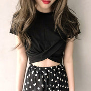 半袖カットソー Tシャツ レディース 婦人服 トップス ラウンドネック フロントクロス ツイスト ねじり ねじれ シャーリング ショート丈 着丈短め 無地 単色 シンプル おしゃれ カジュアル 普段使い お出かけ かわいい 大きいサイズ